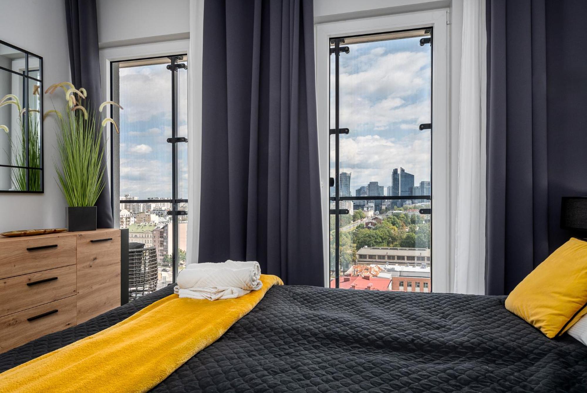 Wola Tower Deluxe Separate Bedroom With Free Garage - By Perfect Apart ワルシャワ エクステリア 写真