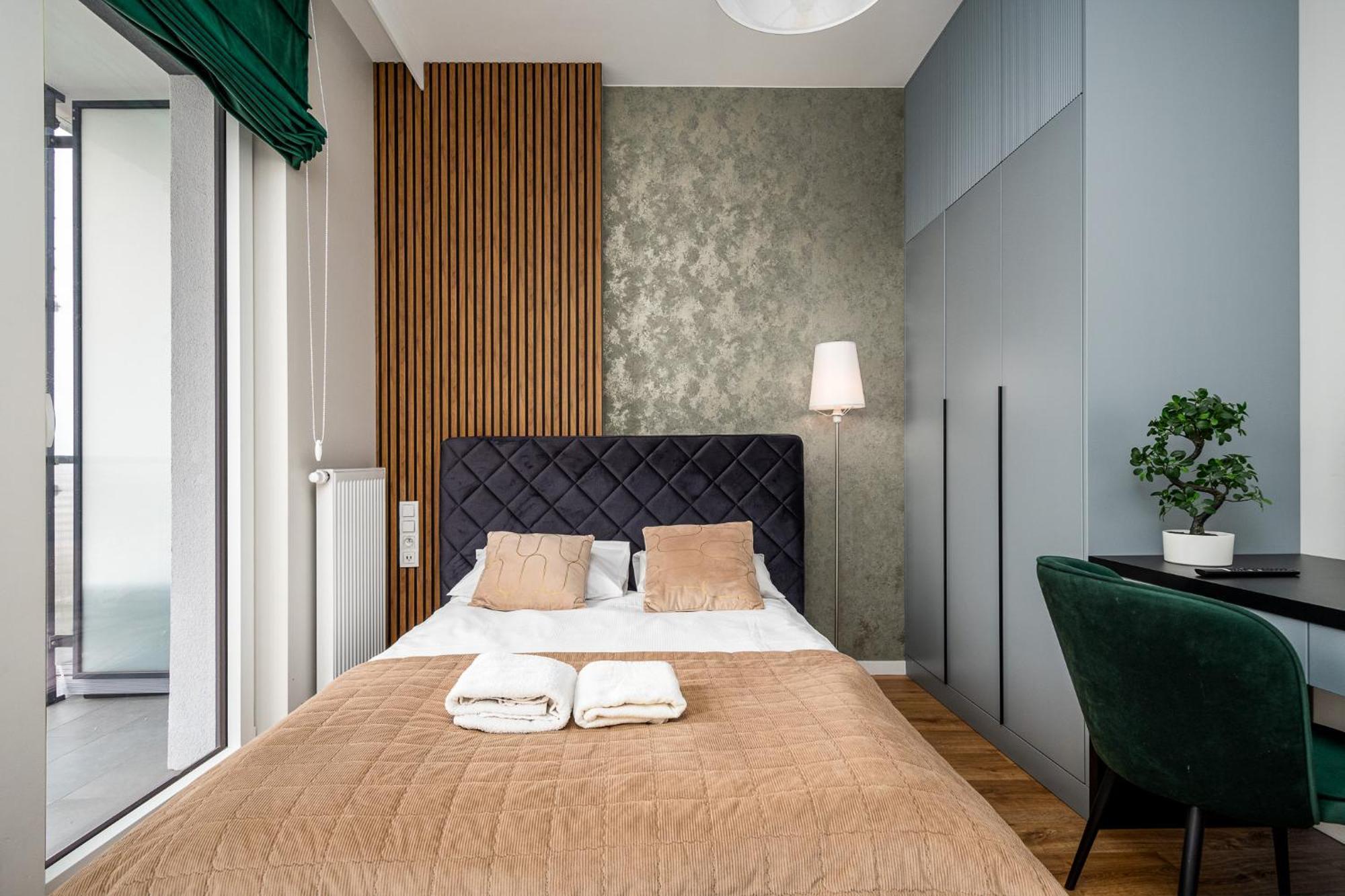 Wola Tower Deluxe Separate Bedroom With Free Garage - By Perfect Apart ワルシャワ エクステリア 写真