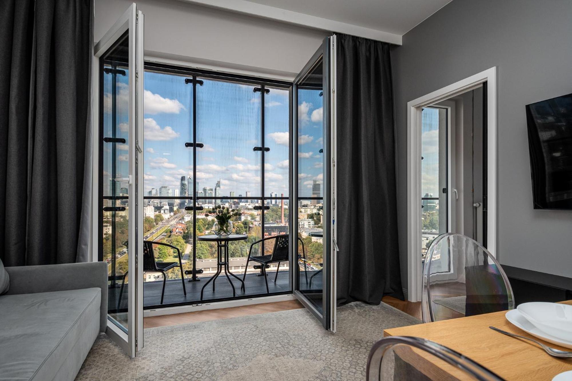 Wola Tower Deluxe Separate Bedroom With Free Garage - By Perfect Apart ワルシャワ エクステリア 写真