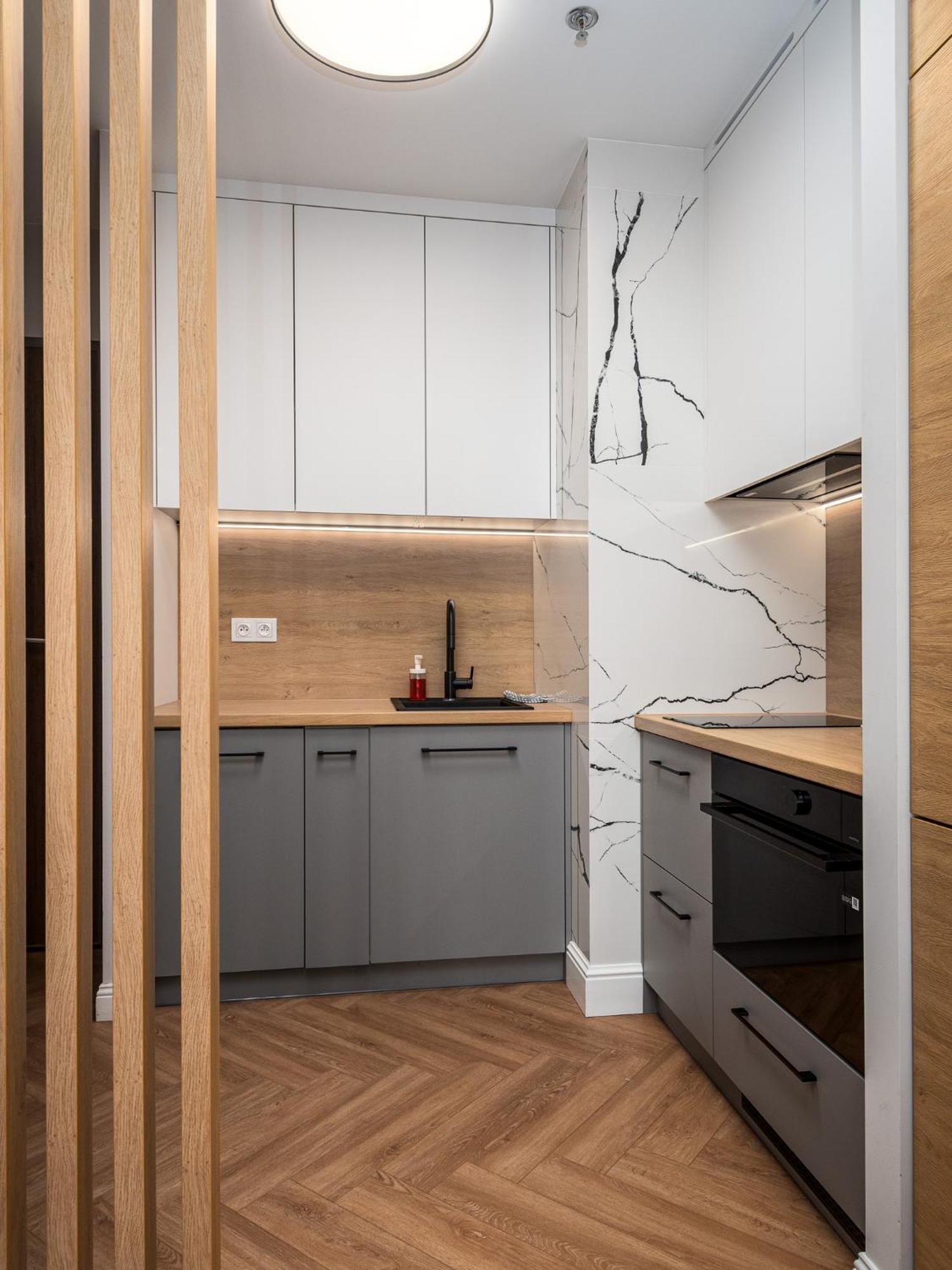 Wola Tower Deluxe Separate Bedroom With Free Garage - By Perfect Apart ワルシャワ エクステリア 写真