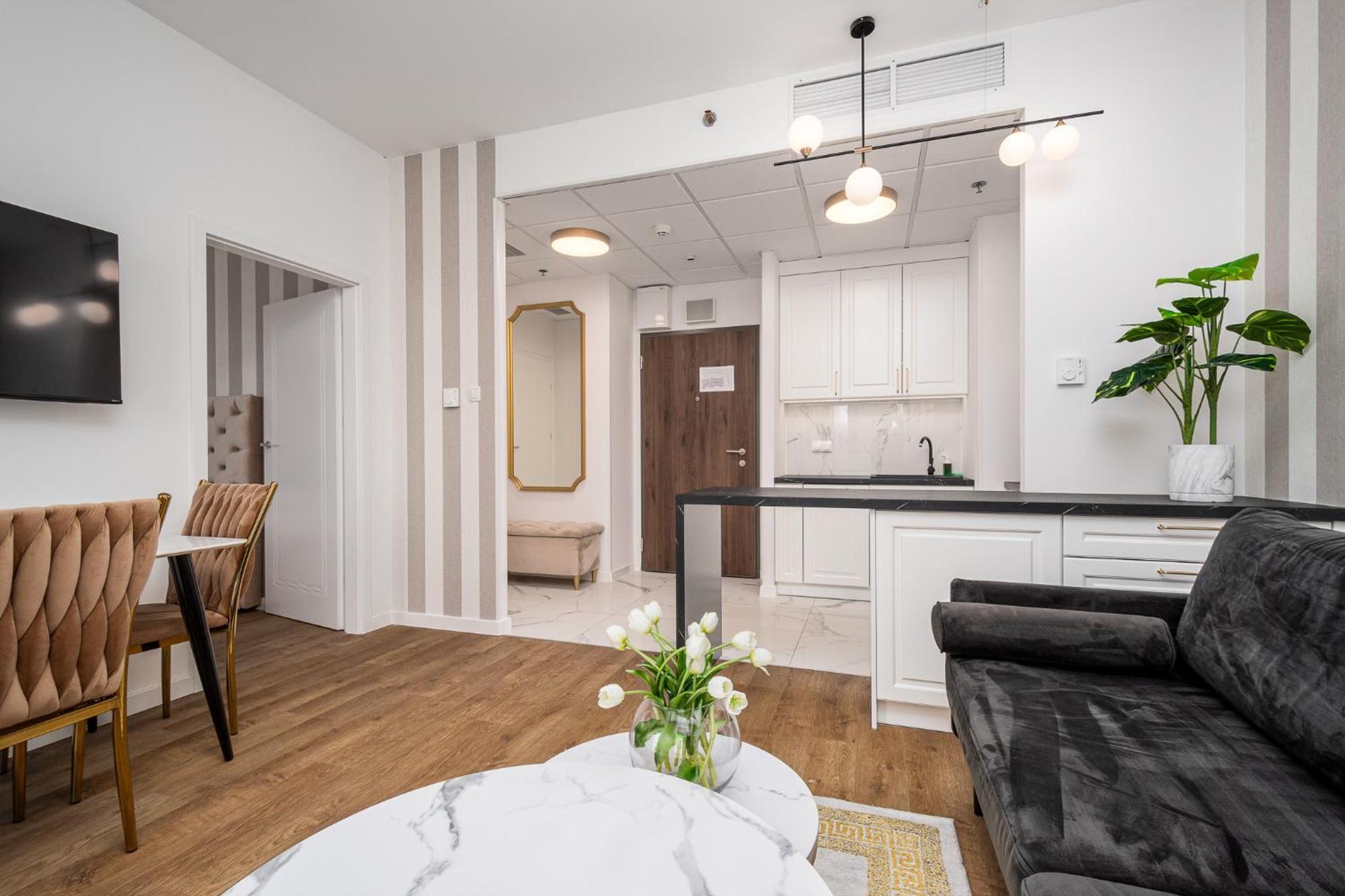 Wola Tower Deluxe Separate Bedroom With Free Garage - By Perfect Apart ワルシャワ エクステリア 写真