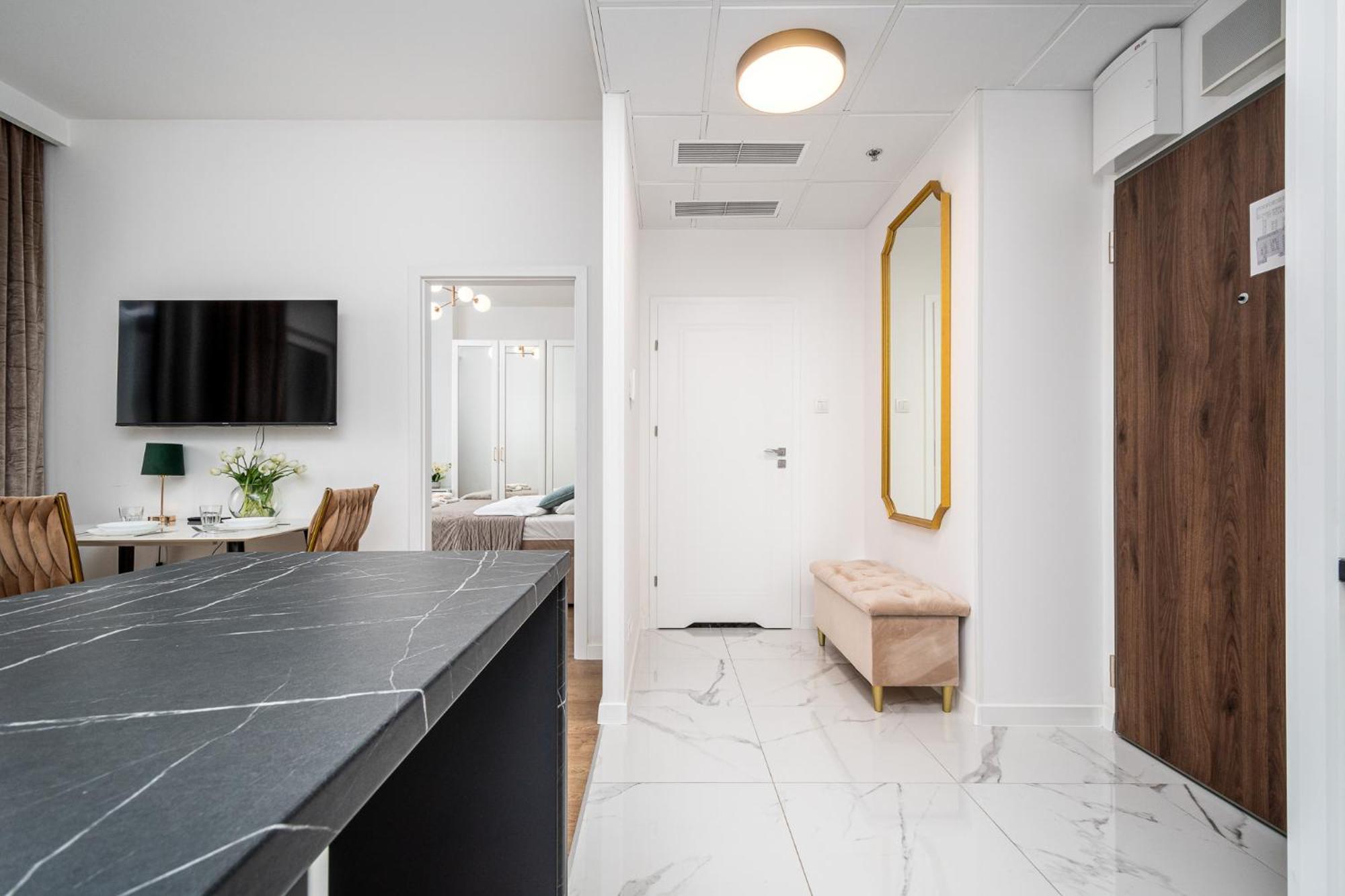 Wola Tower Deluxe Separate Bedroom With Free Garage - By Perfect Apart ワルシャワ エクステリア 写真